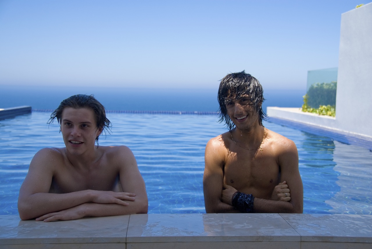 Miles Szanto (R) and Xavier Samuel