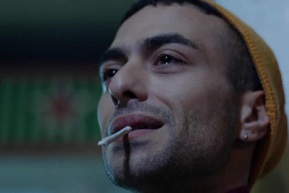 The Distance Between Us and the Sky I apostasi anamesa ston ourano ki emas Gay Films Matter